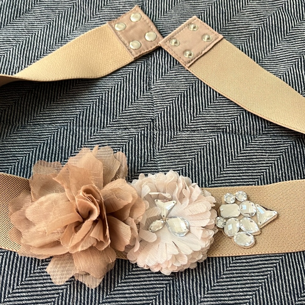Frilly belt - Picture 3 of 4